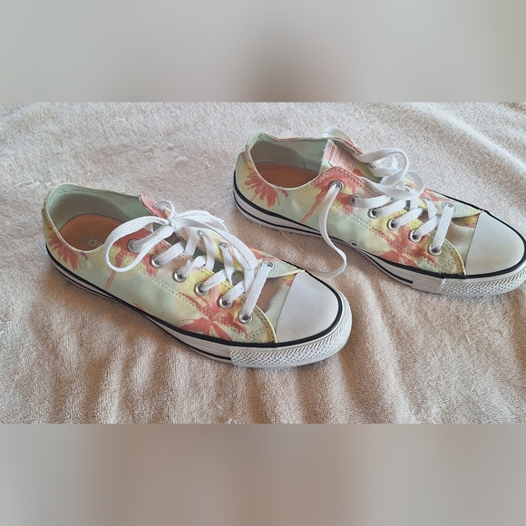 Converse All-Stars - Picture 2 of 6